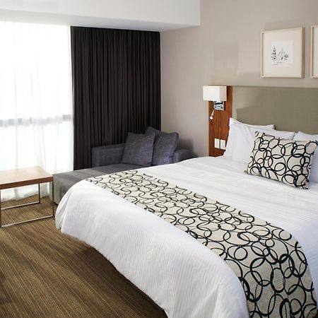Casa Inn Premium Hotel 케레타로 외부 사진 A bed runner
