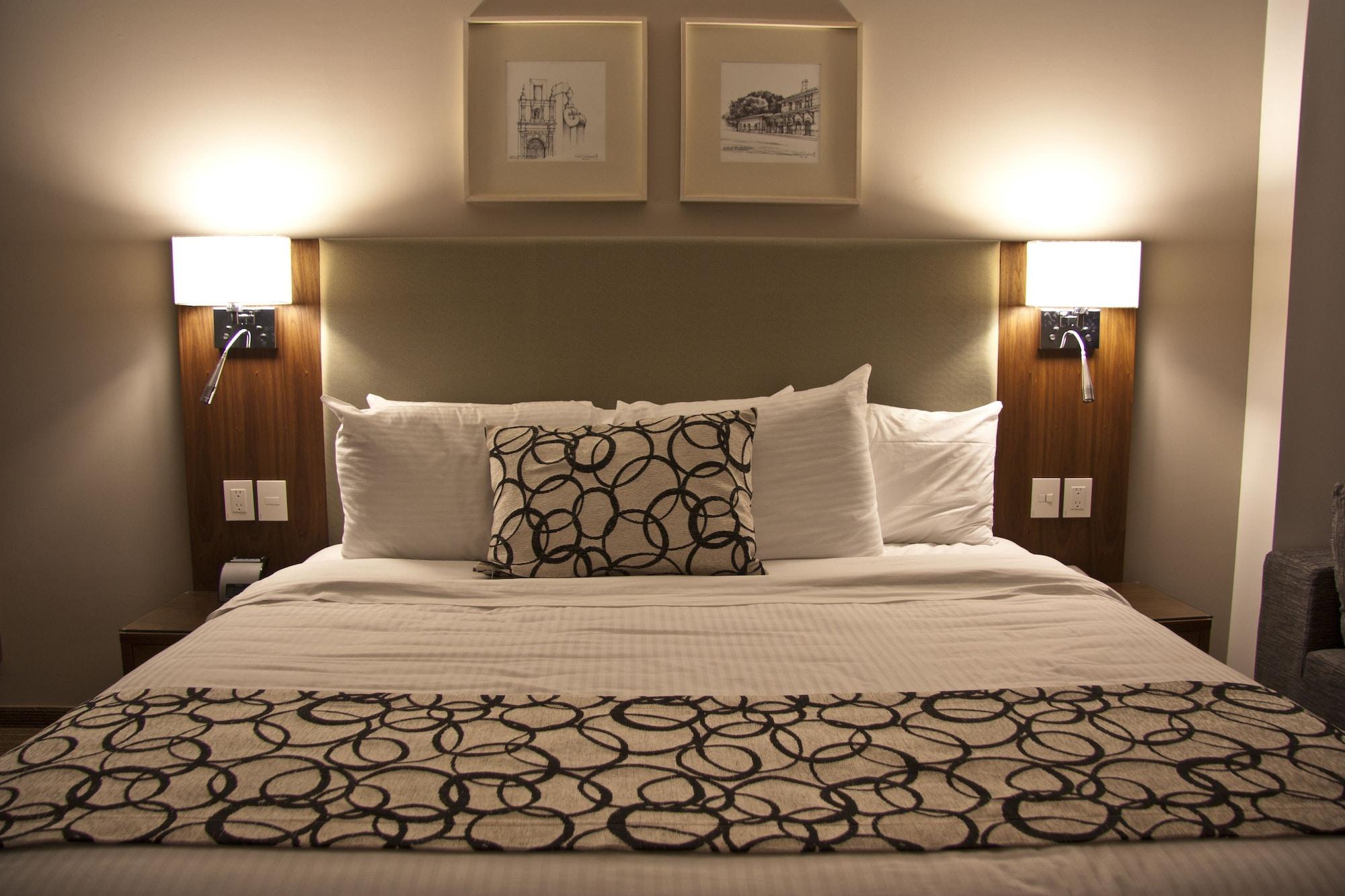 Casa Inn Premium Hotel 케레타로 외부 사진 A bed