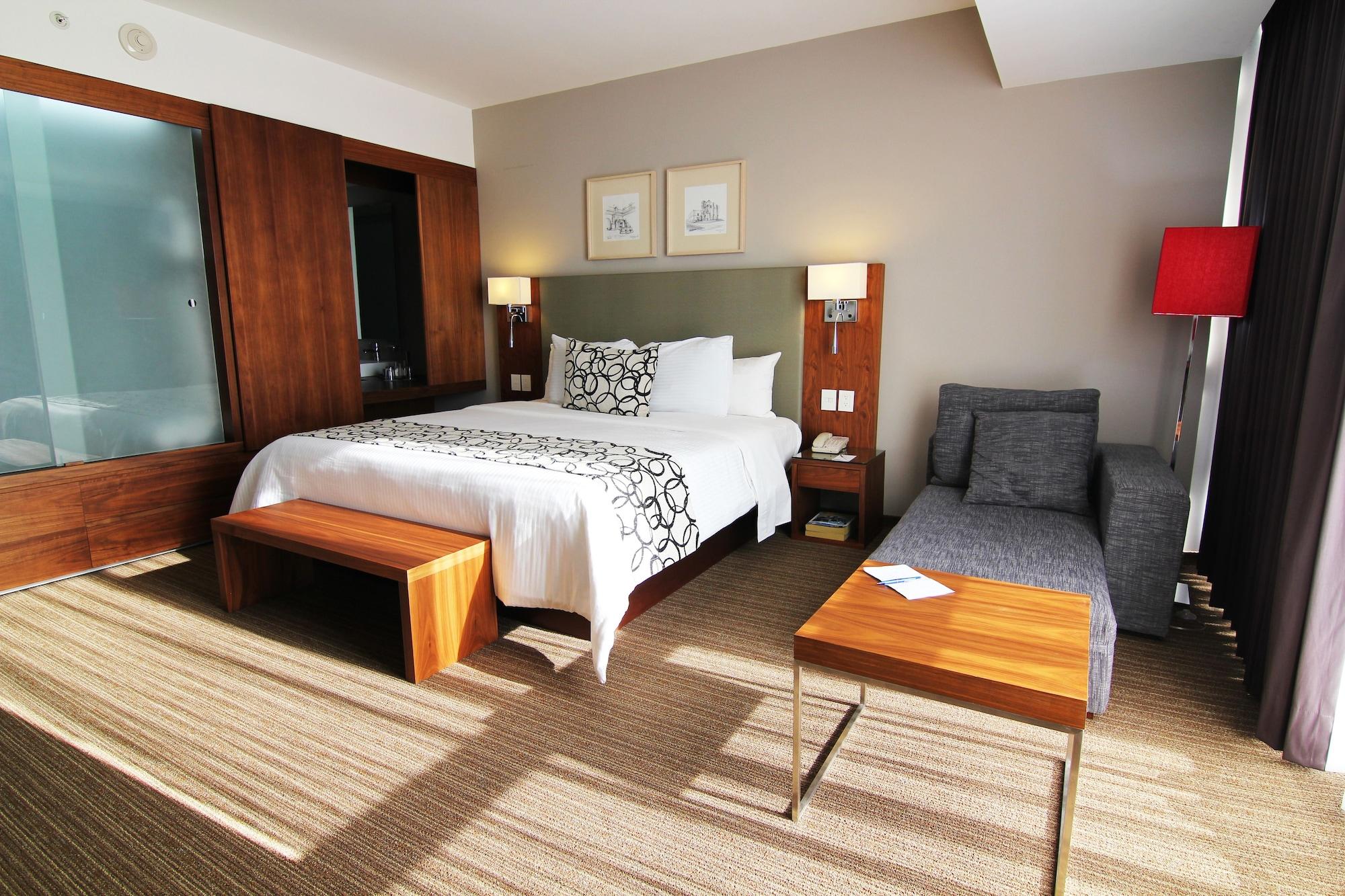 Casa Inn Premium Hotel 케레타로 외부 사진 A room at the hotel