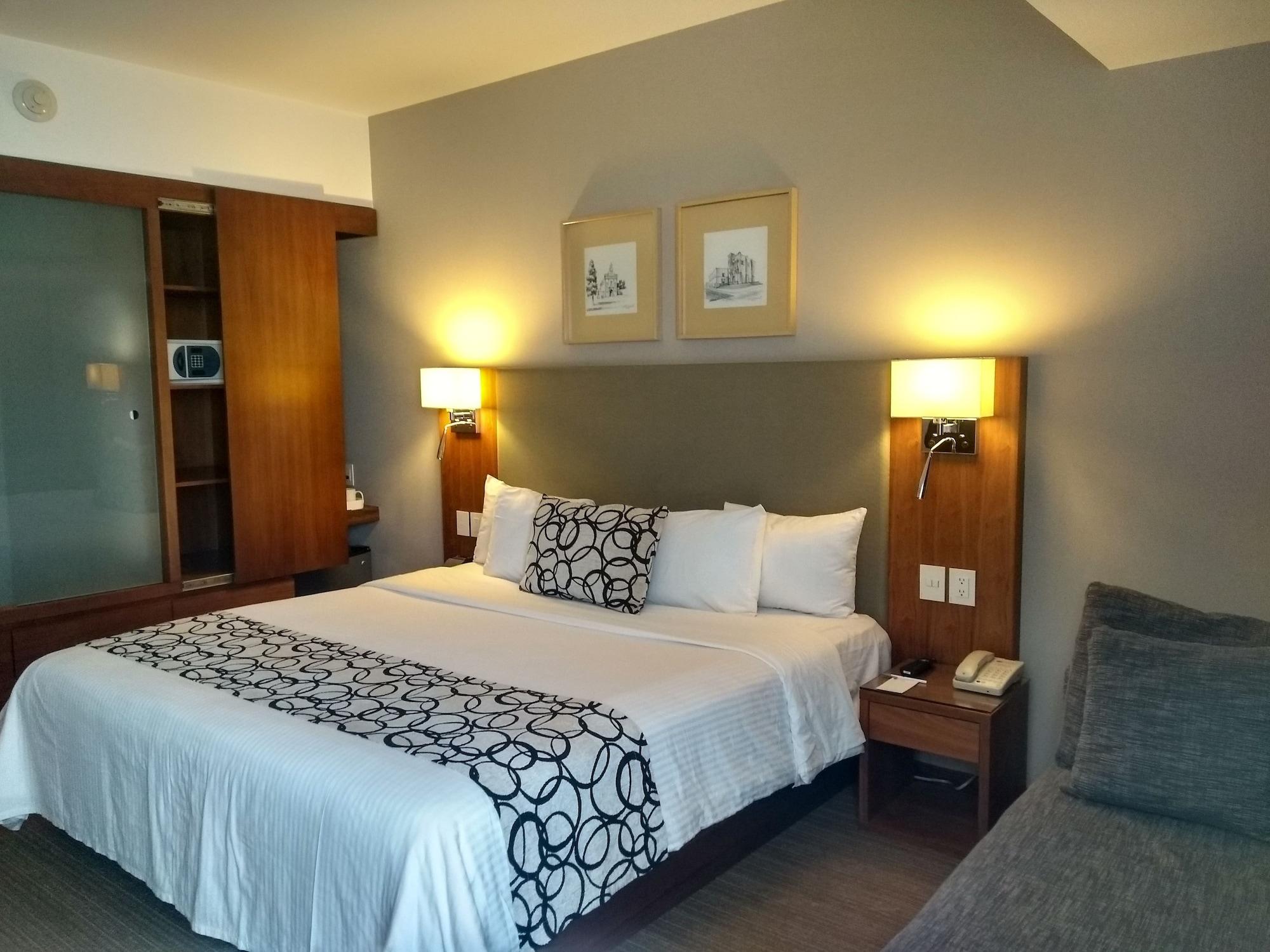 Casa Inn Premium Hotel 케레타로 외부 사진 A room at the hotel