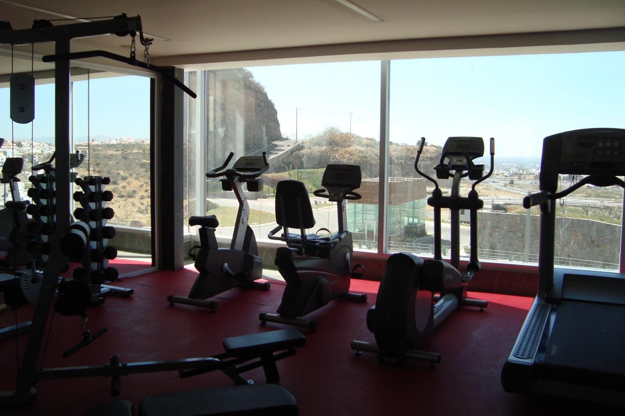 Casa Inn Premium Hotel 케레타로 외부 사진 A gym in Athens, Greece