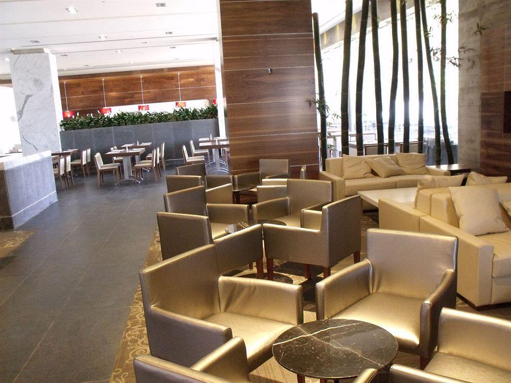 Casa Inn Premium Hotel 케레타로 외부 사진 The lounge at the airport