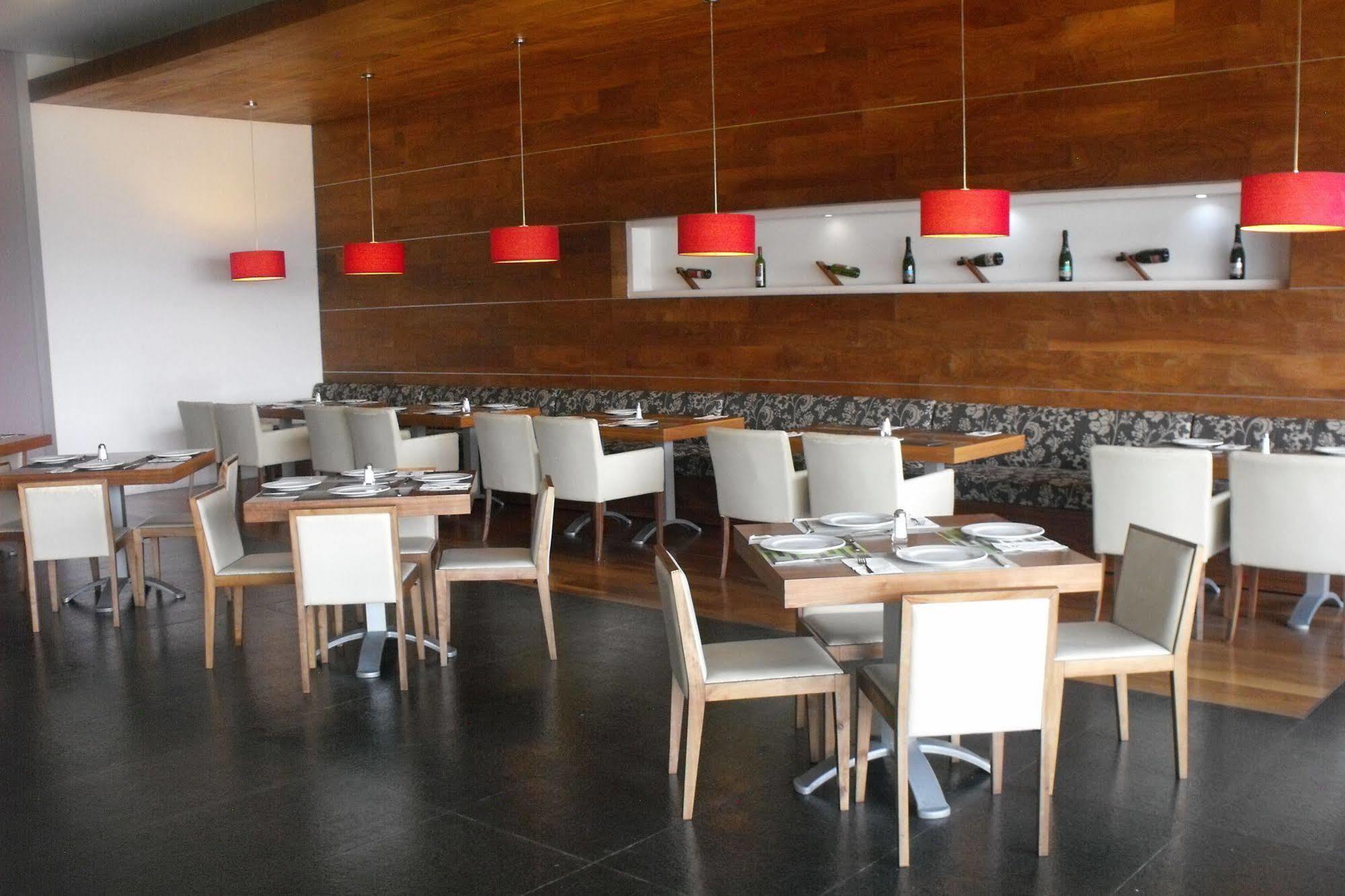 Casa Inn Premium Hotel 케레타로 외부 사진 Restaurant at the hotel