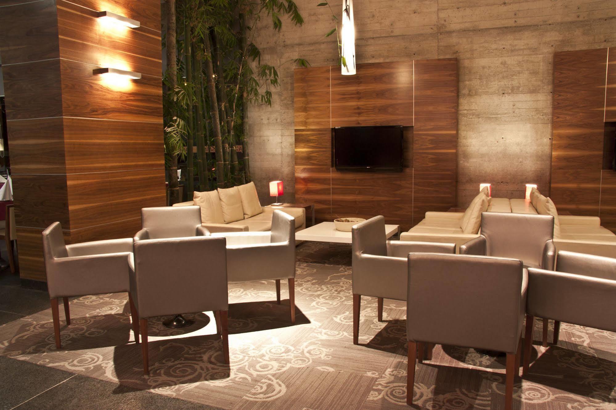 Casa Inn Premium Hotel 케레타로 외부 사진 The lounge at the airport
