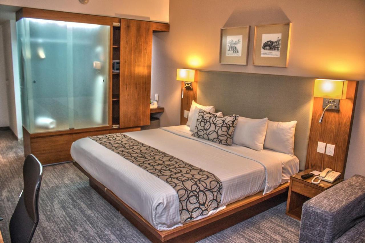 Casa Inn Premium Hotel 케레타로 외부 사진 A room at the hotel