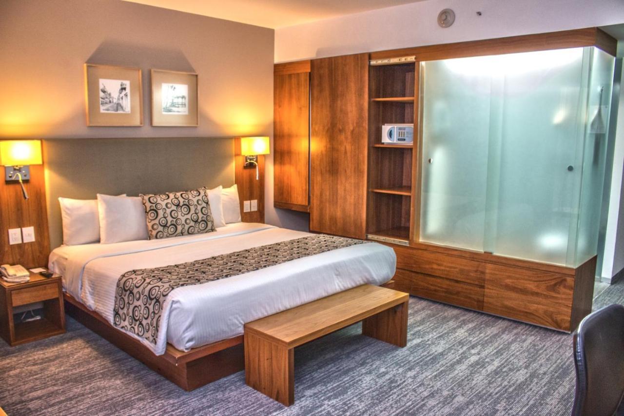 Casa Inn Premium Hotel 케레타로 외부 사진 A room at the hotel
