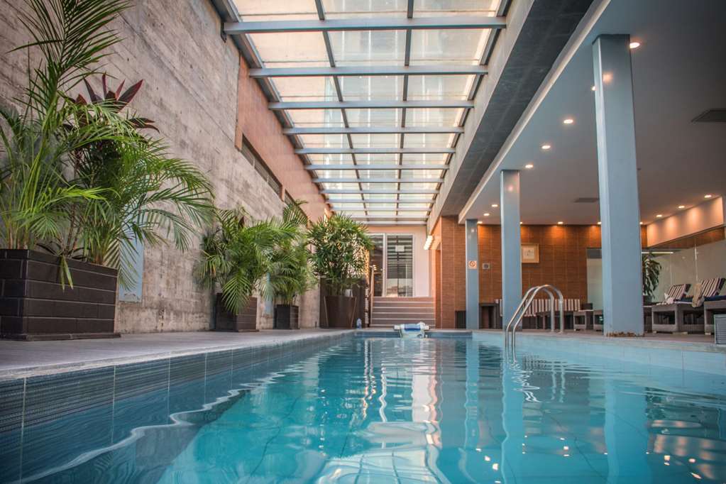 Casa Inn Premium Hotel 케레타로 시설 사진 The swimming pool at the hotel