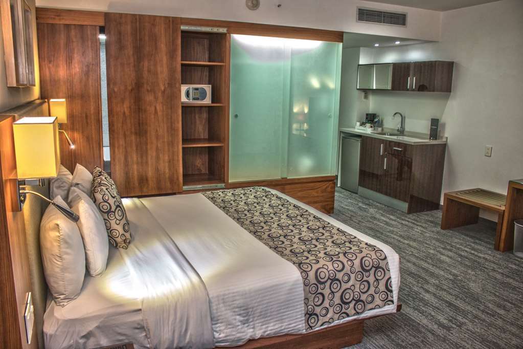 Casa Inn Premium Hotel 케레타로 객실 사진 A room at the hotel